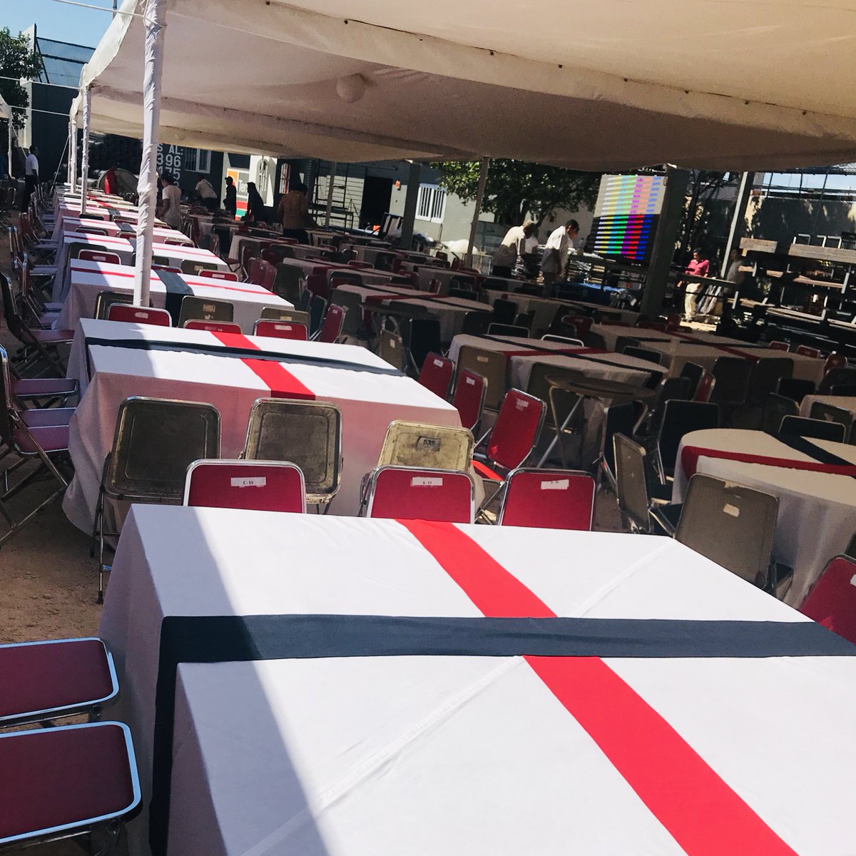 WitEventosMx's tweet photo. Banquete para 1,500 personas 😅

#noviembremegustapara #eventos #merida #yucatan #witeventos #meetingplanners #casaproductora #incentivos #convenciones #incentives #eventoscorporativos #corporateevents #añonuevo2019
#conventions #mexico #witeventos https://t.co/kNXNjk9D9B