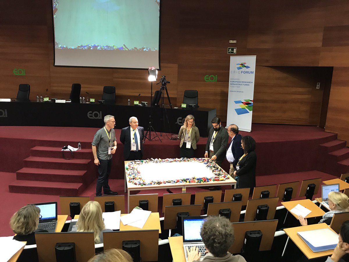 LifeWatchERIC's tweet photo. Paul Tyler organising a participatory approach exercise at #ERICForum https://t.co/YfeQcfWIXg