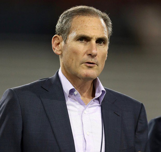 Oregonian's tweet image. Left out: How Larry Scott and the Pac-12 continue to lose ground in the college football arms race bit.ly/2ReGMWM