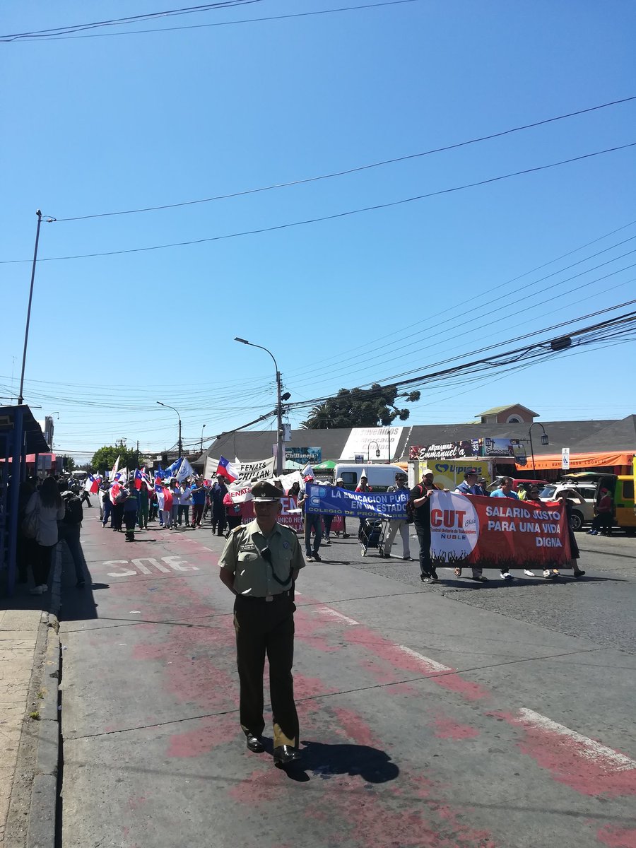 hleivasep's tweet photo. Funcionarios públicos en movilización @FENATSNACIONAL @HospitalChillan @urgenciasnuble @InfoNuble https://t.co/zvCE356fOM