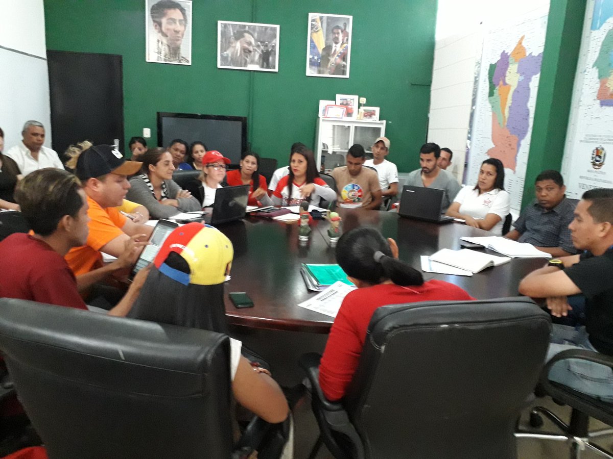 GRISMERISABELPE's tweet photo. #Activad@s partiendo de la Orientación dada por Nicolas Maduro y @MargaudPSUV desde el Consejo Social,  Movimientos Sociales-Pueblo Legislador afinando estrategias para la Batalla 9D https://t.co/GxpXSlSRLo