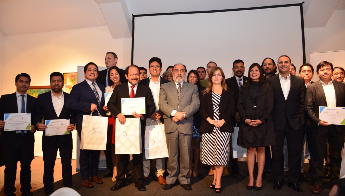 elaforde's tweet photo. Quiero destacar también a todos los proyectos participantes en esta edición, porque éstos buscan aportar y hacer un cambio positivo en nuestra sociedad de la mano con la tecnología. ¡Bravo! 2/2
#DemocraciaDigital
#Premio2018 https://t.co/KvV9P7T9Ao