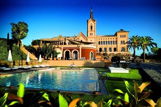 The best hotel in Lloret de Mar – SANT PERE DEL BOSC 5 * is located in a completely renovated historic building in the form of a castle.  There is a golf club a kilometer away, and the city center is six kilometers away.  On site you will find a restaurant with excellent