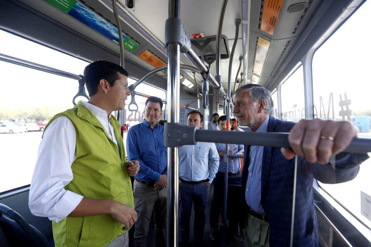 cn_castro's tweet photo. Junto a directivos de @Metbuschile, conocimos algunos de los 101 buses con los que cubrirán los recorridos 408, 109 y 110 desde el 12 de enero, reemplazando buses que tienen 12 años de antigüedad operados por Alsacia. Son 65 buses nuevos Euro VI y 36 de años 2013-14. #RencaCrece https://t.co/pbYT9Bpri4