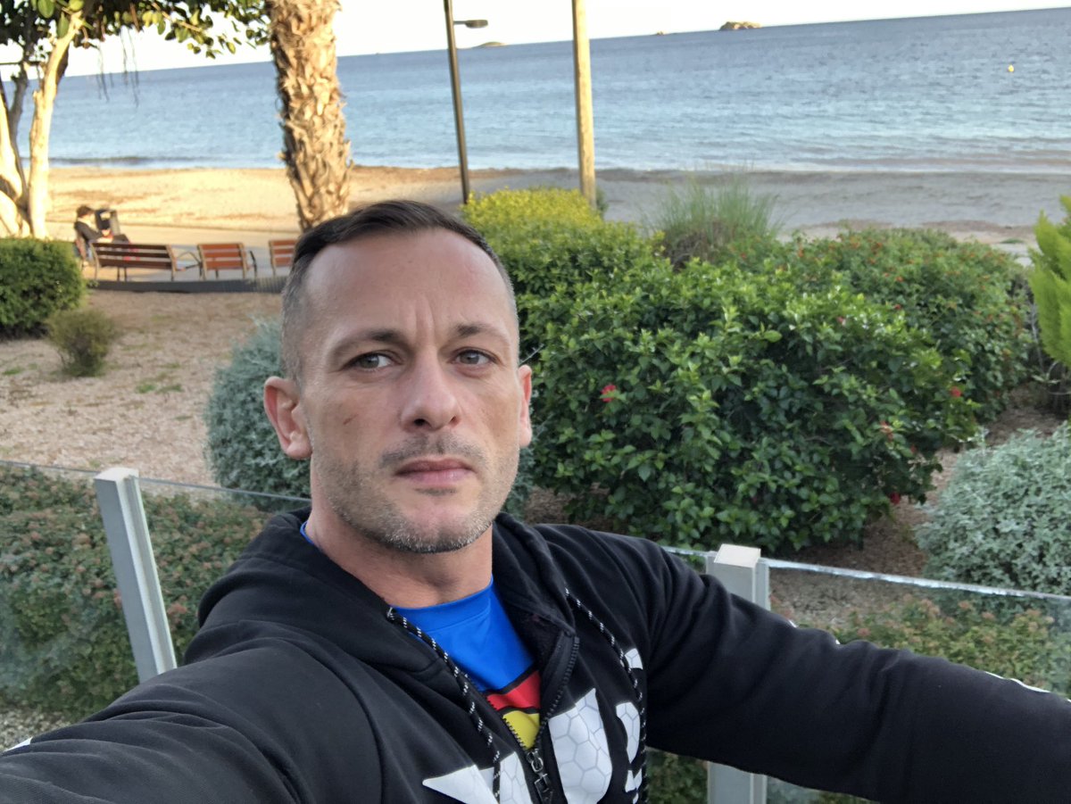 Dorian del isla с женой. Dorian del isla актер. дориан dragon age. дориан павус в полный рост. дориан дель исла и кесси дель исла.