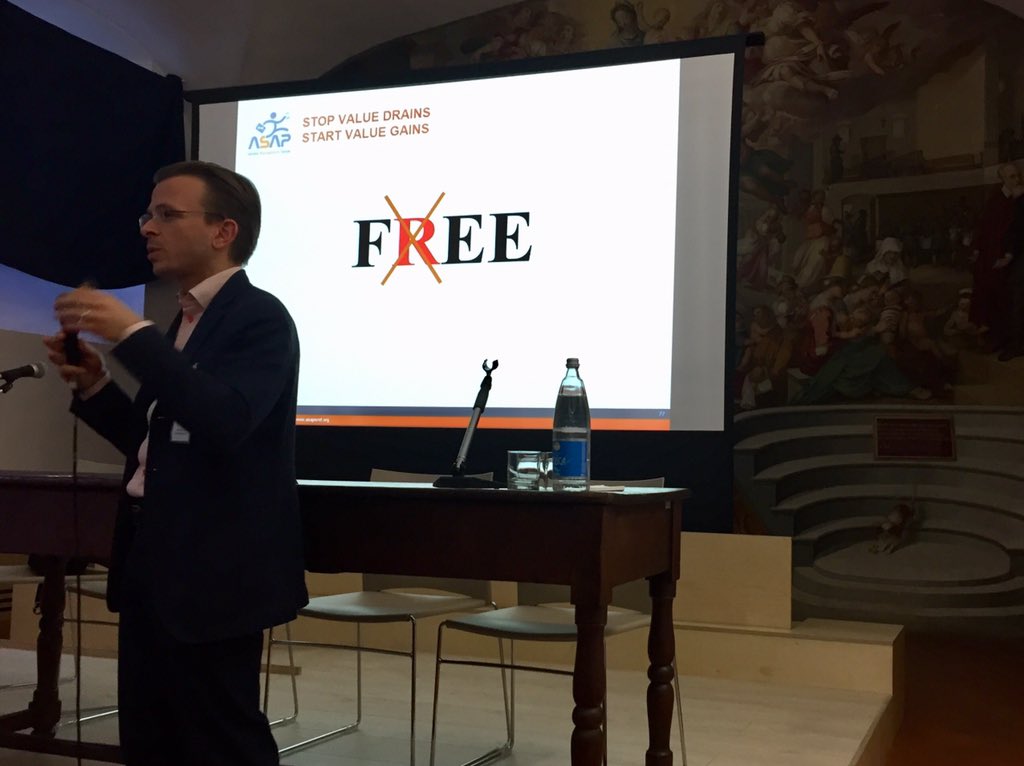 @C_Kowalkowski at 15th @AsapSMF / From Service for Free to Service for Fee #servicetransformation #change #culture