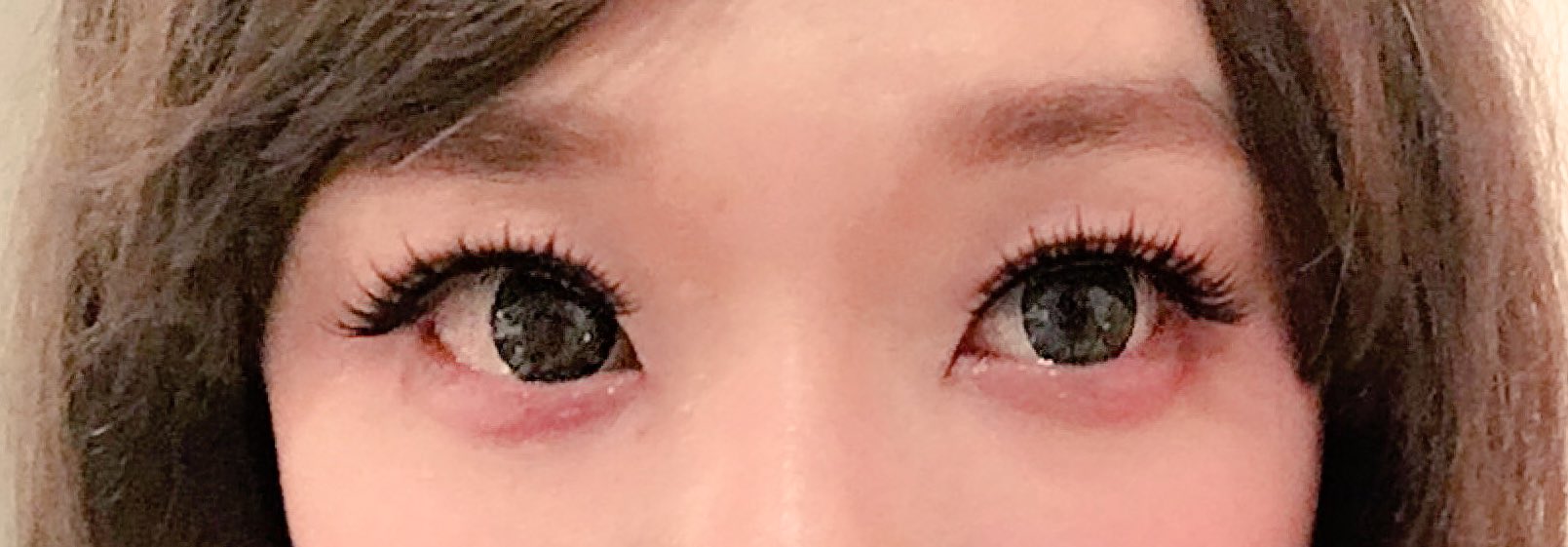 なお Onaco コンタクト会社発 黒目と白目の割合は1 2 1が美しい 説 1枚目 でかいコンタクトした写真 なんか違くね 2枚目 下つけまとアイメイクで横幅足した写真 まだマシ 要はサイズがでかいと違和感 サイズがでかい黒コンが流行った時にメイク
