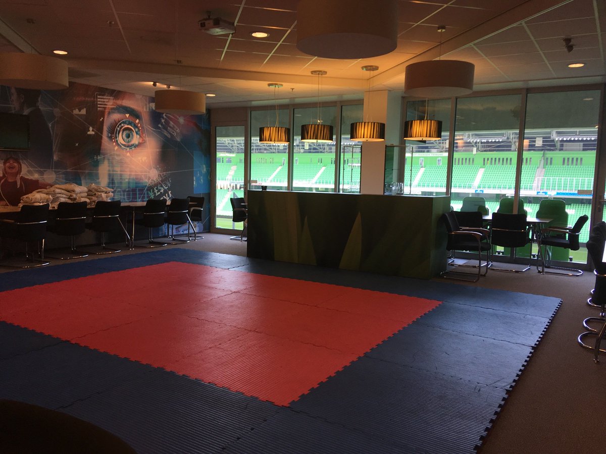 WichersJennifer's tweet photo. Portable dojo in het @fcgroningen stadion, dat ziet er toch mooi uit! De studenten van het @Alfacollege zijn in ieder geval klaar voor de @WorldSkillsNL! #succes #judoyourbusiness #stressbestendig https://t.co/jEC6hEKrpD
