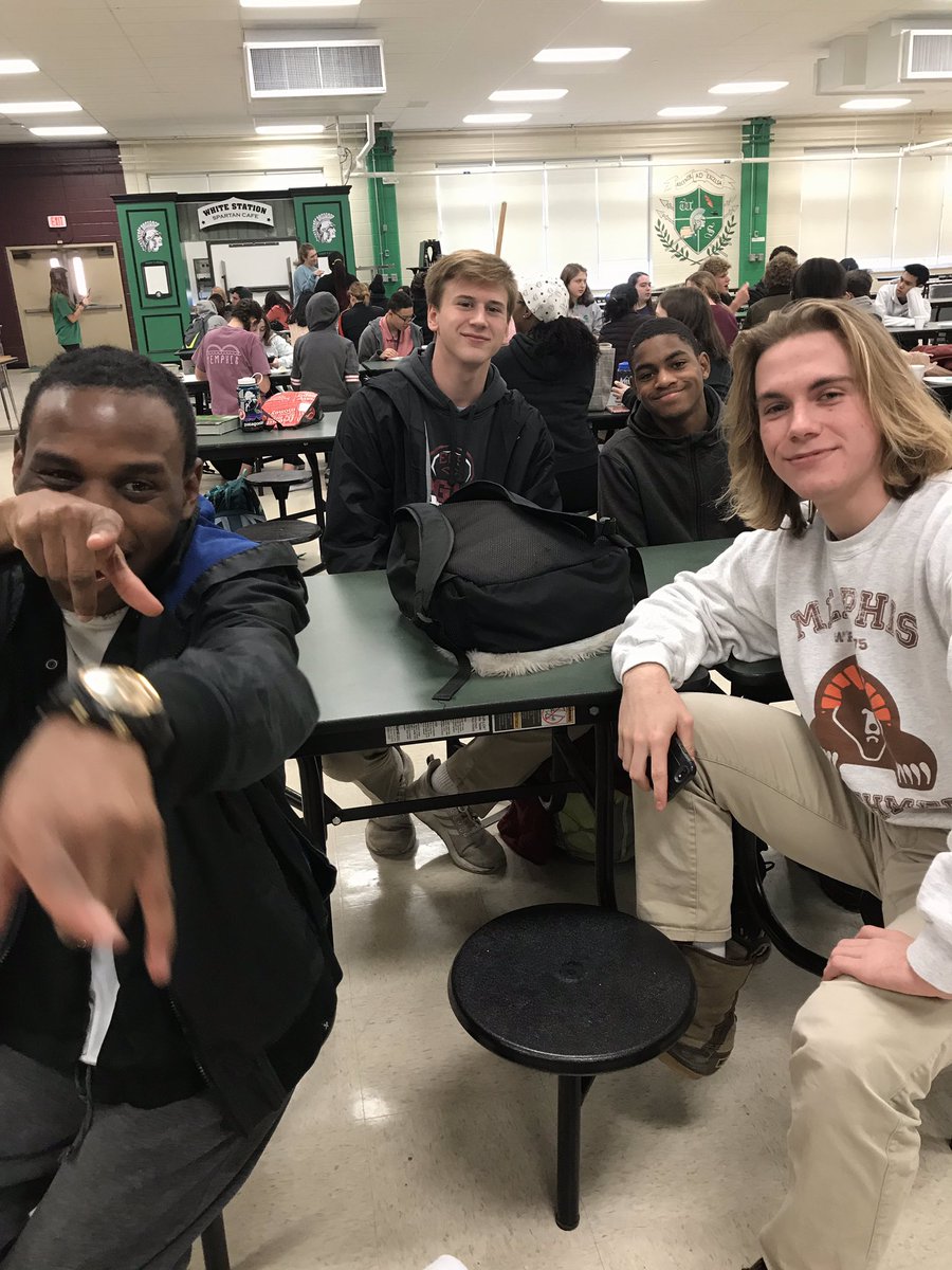 ecs_eagles's tweet photo. As a promoter chapter, our #ECSBestBuddies enjoyed a #Christmas lunch at #WhiteStationHS! #uncompromisingmission #ecsservice #christmastime https://t.co/P4vK0SSiD8