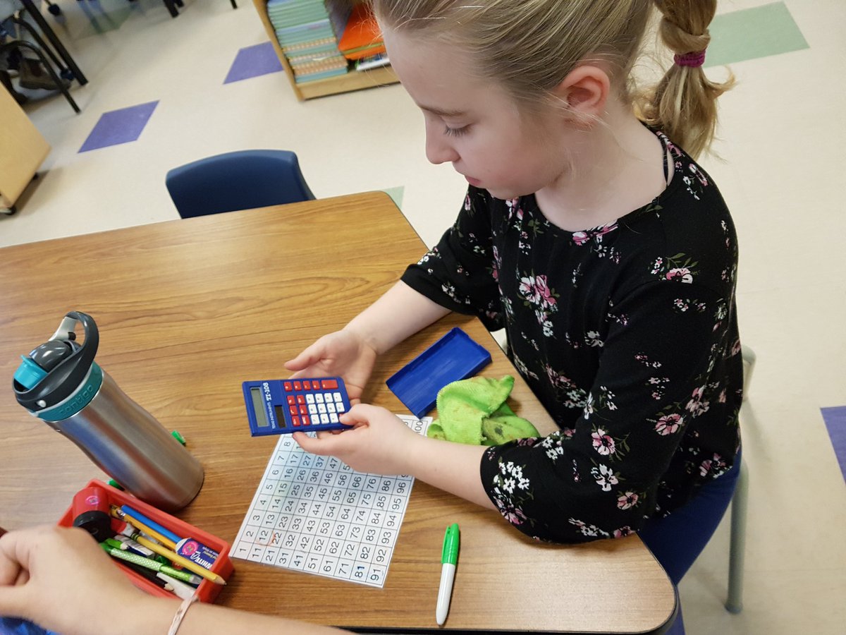 Tammy_Manor's tweet image. Look at all the strategies and tools we&apos;re using to help increase our understanding of #patterns in our #numeracyblock ! #100chart #calculator #base10 #paperandpencil @NLESDCA @nlta_mssic @HTE_K4