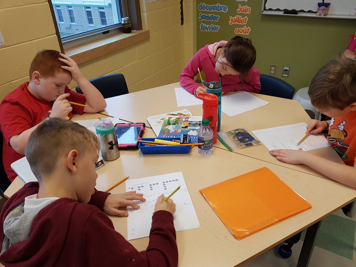 Tammy_Manor's tweet image. Look at all the strategies and tools we&apos;re using to help increase our understanding of #patterns in our #numeracyblock ! #100chart #calculator #base10 #paperandpencil @NLESDCA @nlta_mssic @HTE_K4