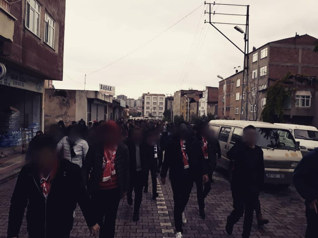 Bir teselli ver ki yarına umutla bakalım.

Canik İMKB : 0
imam-hatip : 2

#ForzaCANİK
#KingOfTheCity