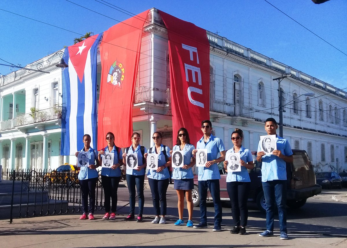 Campa! Bermúdez! Álvarez!...¡Son ellos,
Pálido el rostro, plácido el semblante; 
Horadadas las mismas vestiduras
Por los feroces dientes de la hiena!
<a href="/MINSAPCuba/">Ministerio de Salud Pública de Cuba</a> <a href="/FeuCuba/">FEU de Cuba</a> <a href="/UJCuba/">UJC</a> @NAN2UCM <a href="/CanalCaribeCuba/">Canal Caribe</a> <a href="/CubaMINREX/">Cancillería de Cuba</a> <a href="/InfomedCuba/">InfomedCuba 🇨🇺</a>