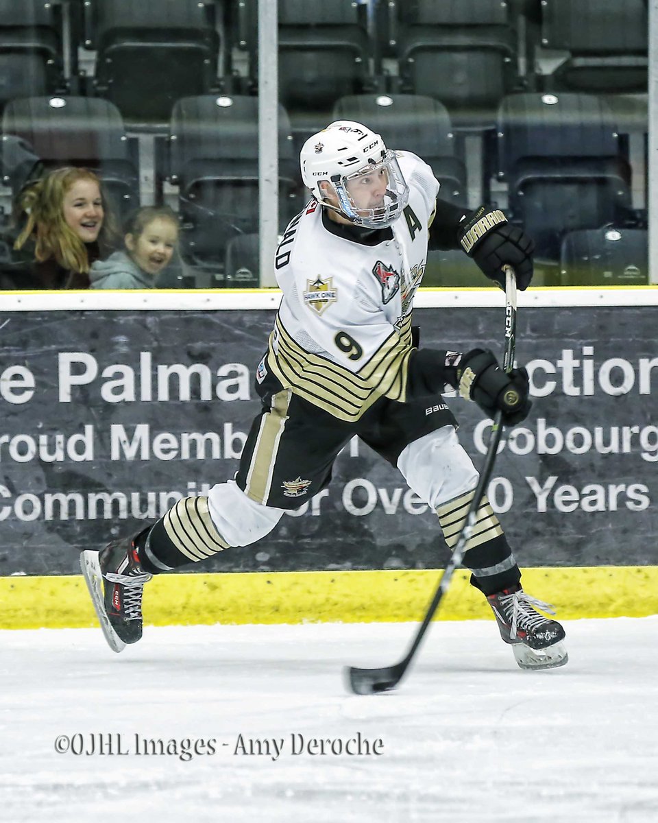 deroche080's tweet photo. @TigerMcDonald shoots the puck during @OJHLGoldenHawks @CougarsHockey game last night in Cobourg. #bentstick @OJHLOfficial https://t.co/9o1RXg1XS3