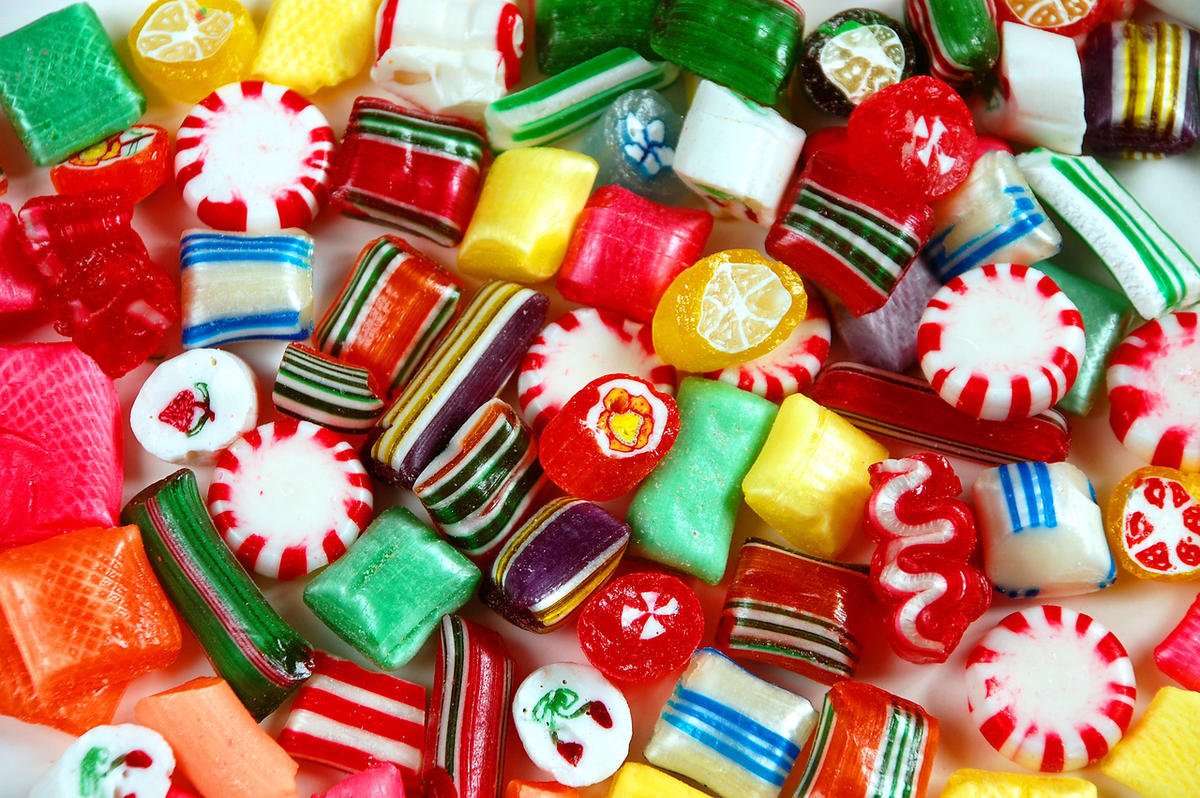 Holiday dental no-no foods to avoid: sticky, hard, gummy, or sugary foods. These maybe hard to avoid but do your best! #supportyourteeth