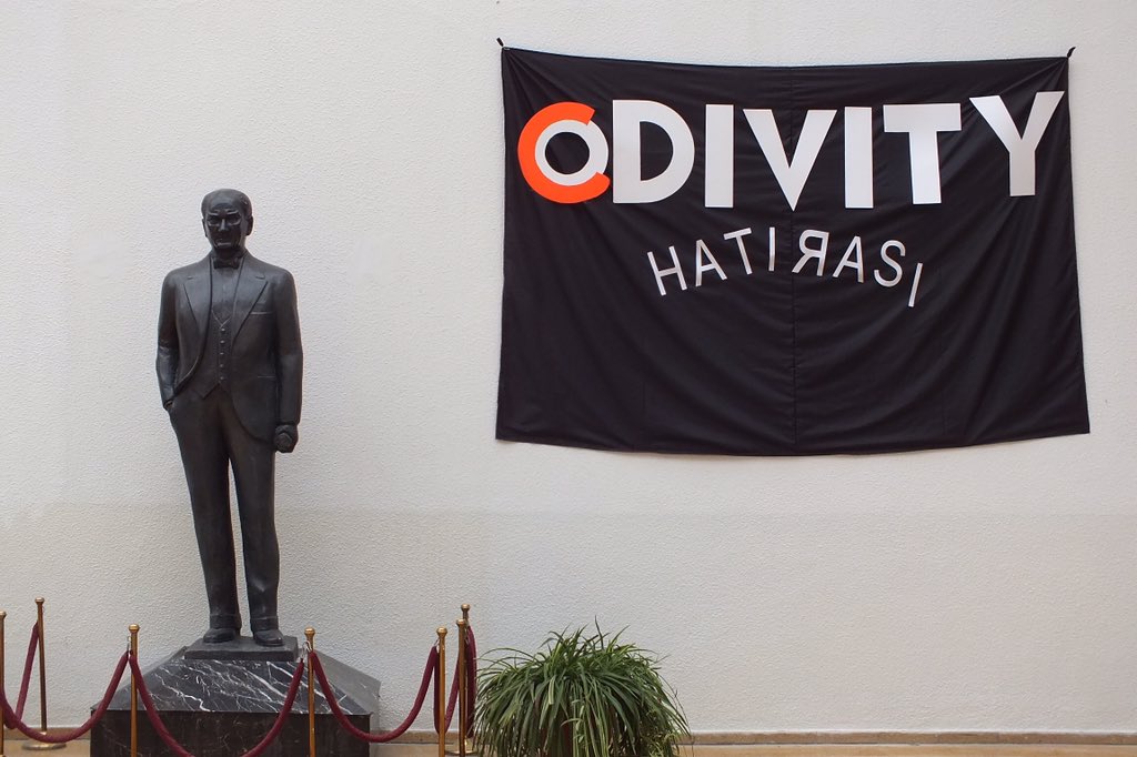 Salonu dolduran değerli katılımcılarımız seneye görüşmek üzere :)