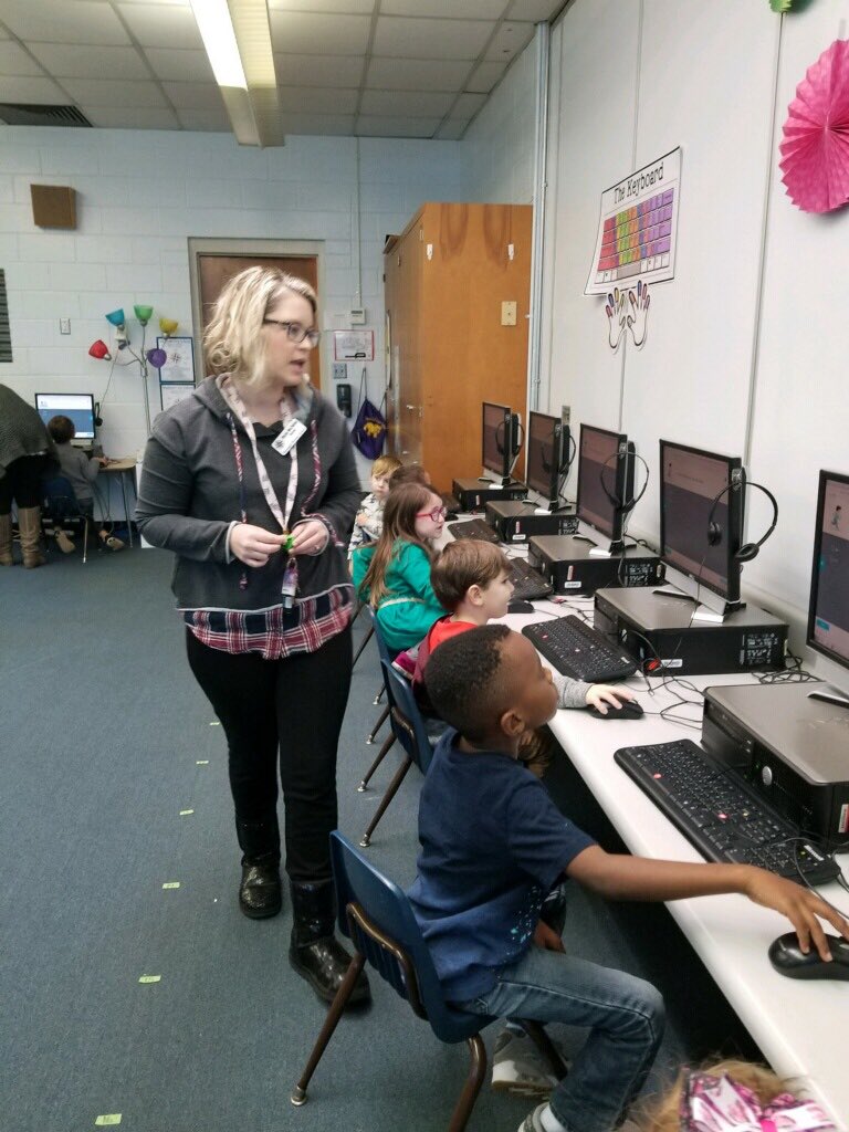 kmotton's tweet photo. Fun times with @nearpod at TPS! Great job @mrsmcclellan1 and Mrs. Tuck! ππΎππΎ @msyestawat @SCS_Bulldogs @bwiginton @shellyhollis7 #changinglives #bulldoglearning #preklearning https://t.co/f5OXLx0Vzx