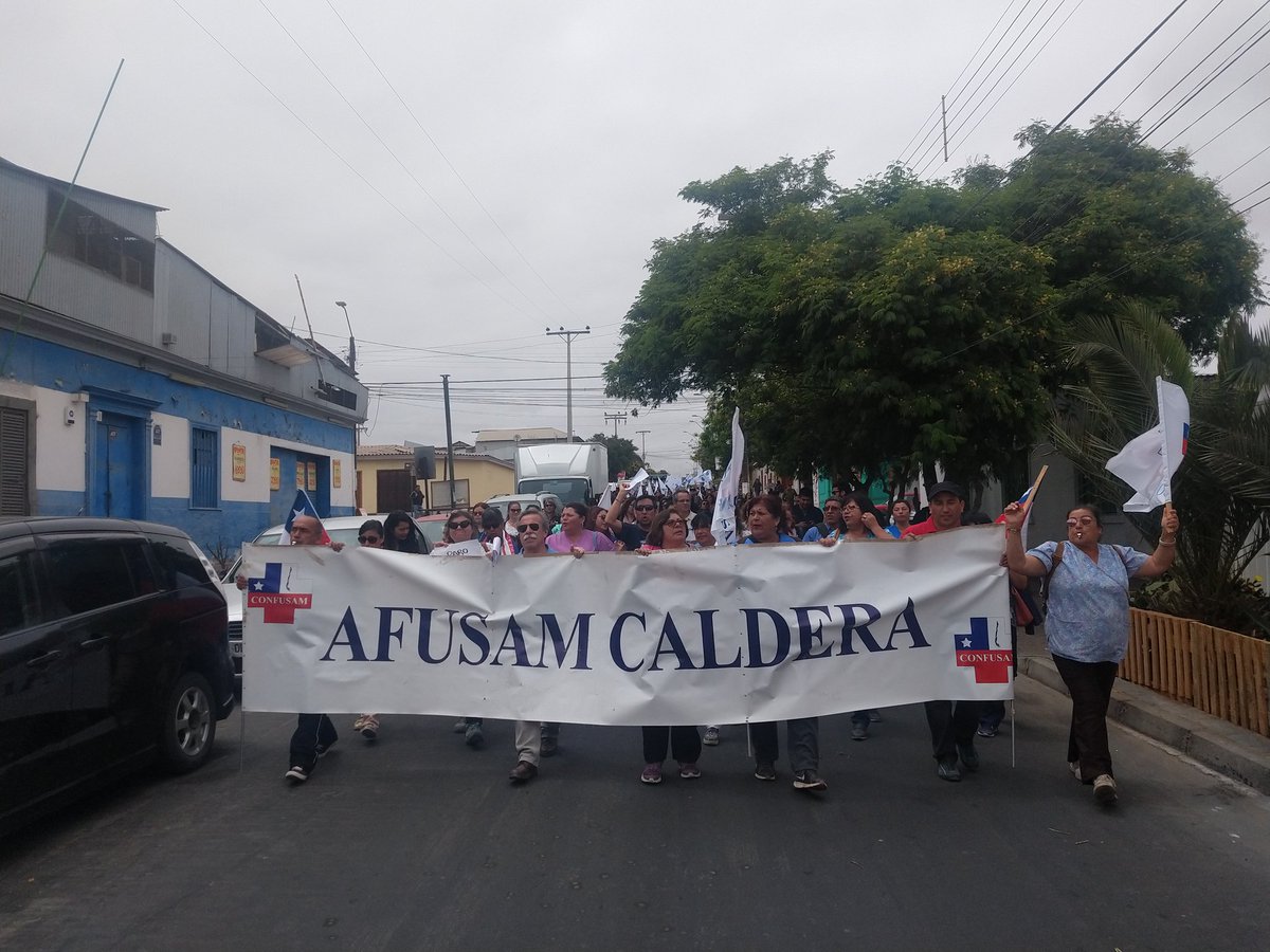 ROLANDONOVA's tweet photo. #ParoNacional 
#ParoSectorPúblico 
#AFUSAMCALDERA
#ConfusamAtacama
@ConfusamChile 
@caroxespinoza 
@ematuranad 
@JuanAva09833720 
@alfredogri26 
Martes 27/11/2018 Gremios de Caldera marchan por las calles de Caldera💪🤟 
Por un reajuste Digno! 
Paro nacional MSP
#Caldera https://t.co/6GeEuGXnoD