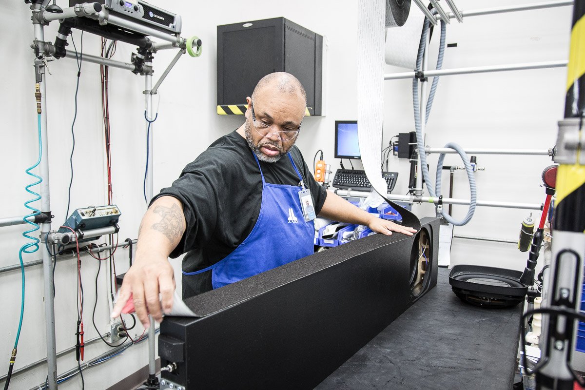GarminAudio's tweet photo. When you work at JL Audio, you are family, like Curtis Johnson, who has worked here for the last 12 and a half years. 💪💪💪
#HowWePlay #wearefamily https://t.co/DU6CjzFa2l