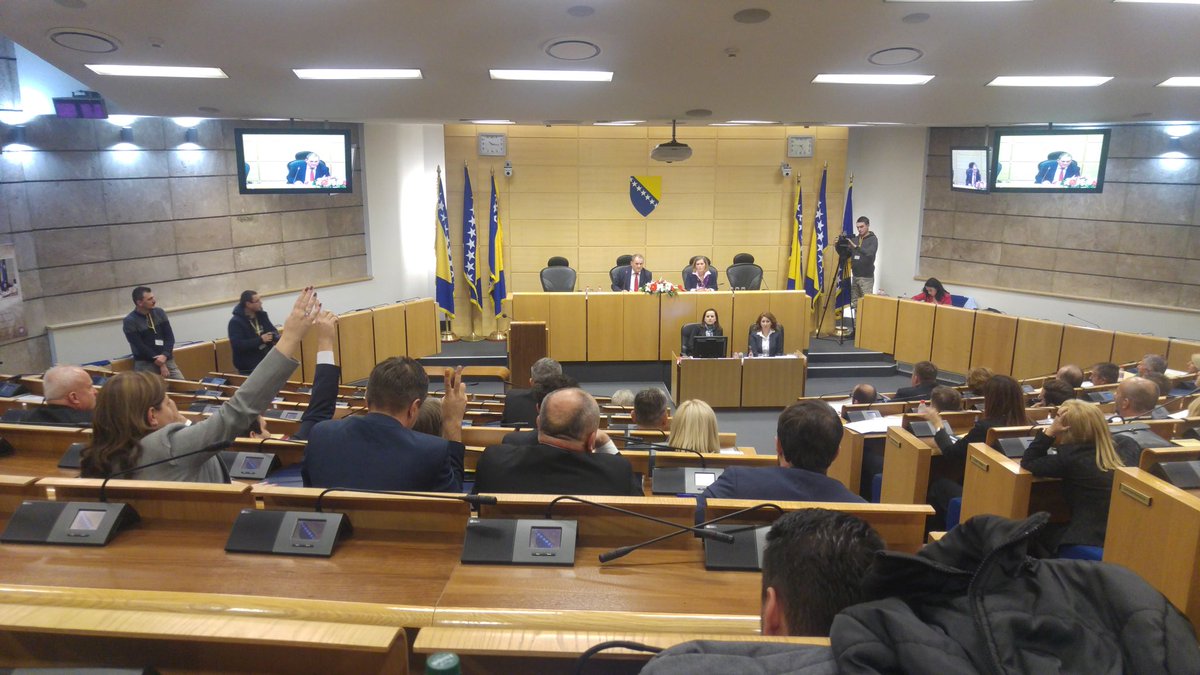 tinajelindizdar's tweet photo. Sa 52 glasa za, izabran Elvir Karajbić iz SDP-a za novog predsjedavajućeg PDFBIH. Nije bilo suzdržanih, niti glasova protiv. Sjednicu napustili ranije SDA i HDZ BiH. #PDFBiH @N1infoSA https://t.co/NkZZwVNqiq