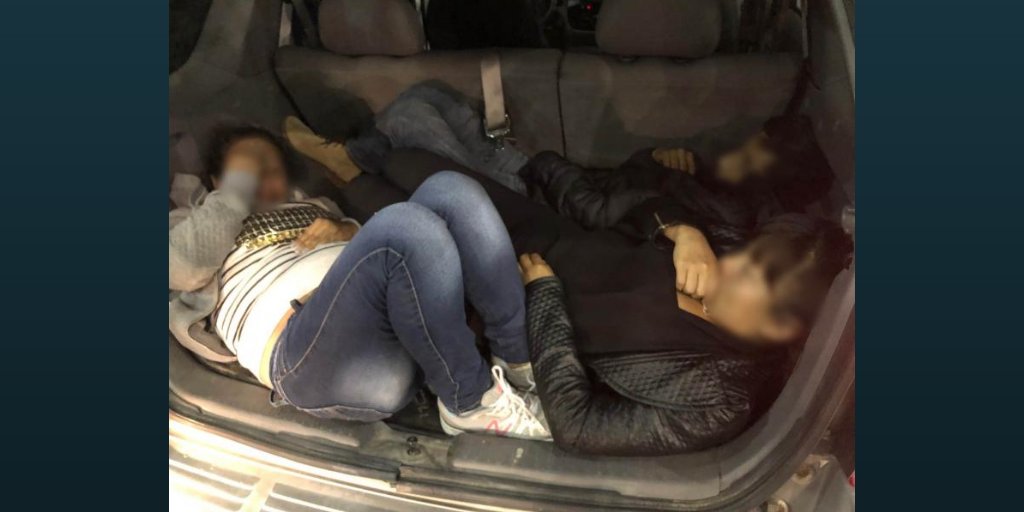 #USBP agents at an immigration checkpoint in AZ arrested a 22-year-old Tucson man for human smuggling last week. Three Mexican nationals were found hiding in the rear cargo area of the vehicle. More here: bit.ly/2DBbmpy