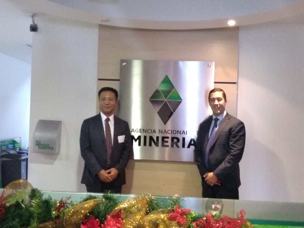 DavidGonzalC's tweet photo. #AEstaHora en @ANMColombia nos reunimos con Zhao Hui, Vicepresidente Ejecutivo de China National Electric Engineering Co., Ltd. (CNEEC), empresa interesada en realizar inversiones en proyectos minero-energéticos en nuestro país #MineríaQueConstruyePaís. https://t.co/X0iHF7PirQ