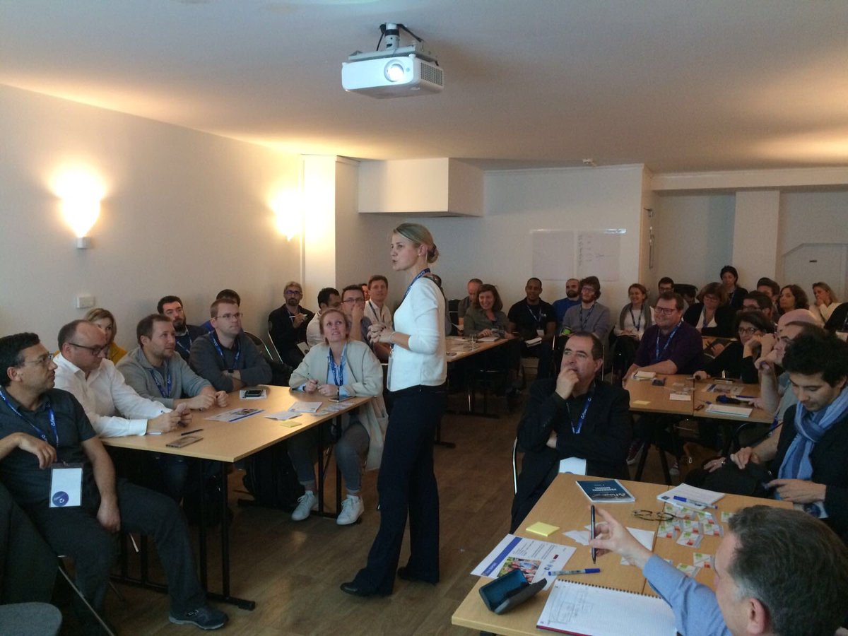 amina_bourguiba's tweet photo. Big succès pour l’atelier « c’est quoi la valeur? » par @moira2g #FlowConFR18 #value #agile https://t.co/0IN6xx3VUJ