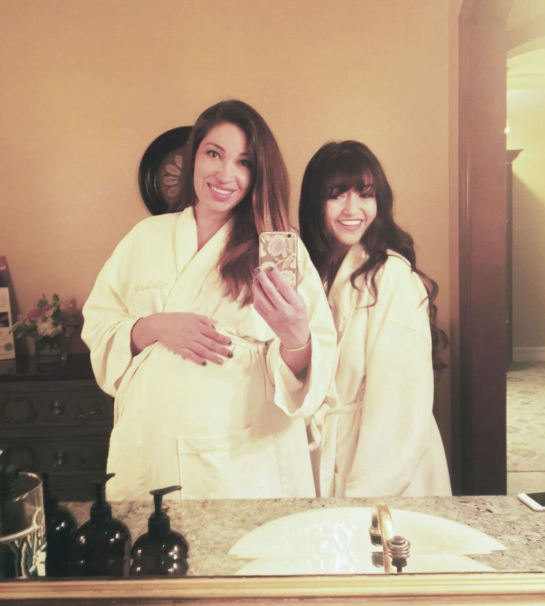 Kellys_Spa's tweet photo. Did you know that Kelly's Spa offers a maternity retreat for expecting mothers? Book the 50-minute massage now: 844-KELLYSSPA 🤰🏻👶🏻 | 📸: @mrs_doty https://t.co/NzMT4OI7BF