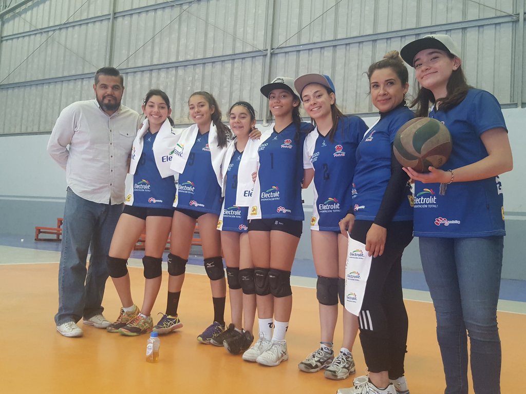 MktRoute's tweet photo. Felicidades #electrasvb por ese doble triunfo en @OcotlanJalisco y gracias a sus patrocinadores @Electrolit @DelaRosaDLR @SMG_GALAN 
#Naomi13
#Ferka2
#Dany9
#Gaby1
#Alma11
#Laura3
#Sasha6
#coachIvan https://t.co/07oJxjfC60