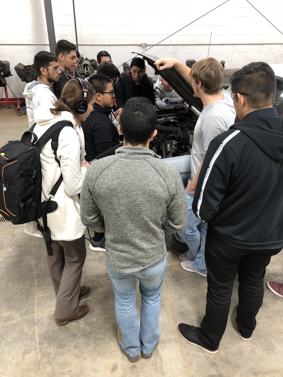 IndustrialSCCC's tweet image. @Celia_LJ’s on the move visiting our dual-enrollment certificate &amp;amp; degree Natural Gas/Auto Tech programs w/ area high schools! We’re proud of our students for preparing themselves for the workforce after high school by becoming credentialed today!#stackablecredentials #excelincte