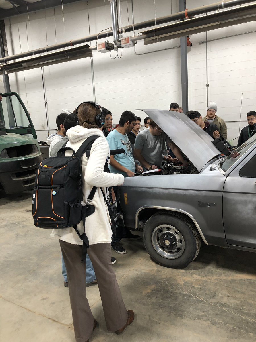IndustrialSCCC's tweet image. @Celia_LJ’s on the move visiting our dual-enrollment certificate &amp;amp; degree Natural Gas/Auto Tech programs w/ area high schools! We’re proud of our students for preparing themselves for the workforce after high school by becoming credentialed today!#stackablecredentials #excelincte