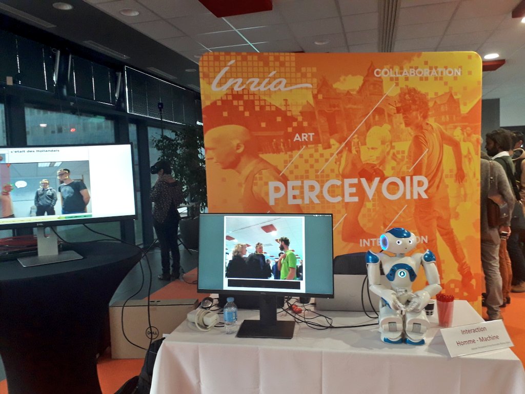 Sandrademoulin's tweet photo. #login2018 passionnantes présentations des recherches @Inria sur les thèmes : vivre, construire, échanger, percevoir #numerique #robotique @MINATEC https://t.co/g76EkjrcXV