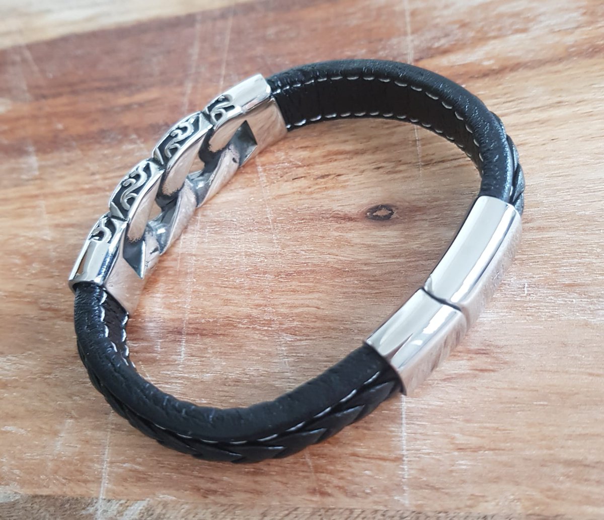 sandbs2011's tweet photo. #sandbs2011
"Give a Gift That Will Last Forever"
#leather #gifts #bangles #bracelet #stunning #beautiful #mens #ladies #kids https://t.co/RP3IoVrjnA
