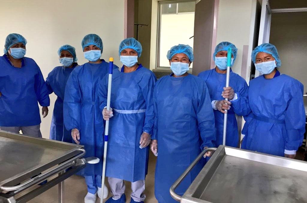 secap_ec's tweet photo. #Tena | Examinación práctica en el perfil de limpieza, de los trabajadores del Hospital José María Velasco Ibarra.
#CertifícateConSecap #SecapZonal2 https://t.co/mfhCvDdwAV