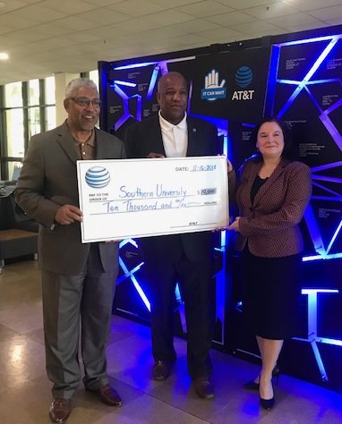 LouisianaMobile's tweet photo. #ATTLouisiana is proud to support #STEMEd scholarships at @SouthernU_BR. On this #GivingTuesday, please consider supporting STEM Education in your area. #ATTImpact https://t.co/oa4f1Dguaj