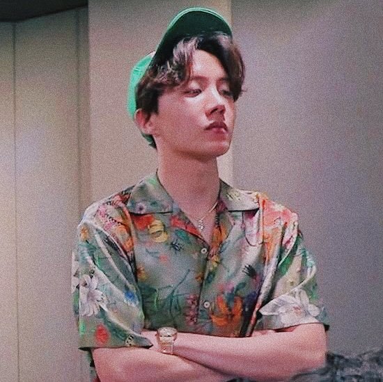 peachhyjjae's tweet photo. ~|• ♡ Hoseokiiieeee ♡ •|~
#HOBI #Sushine⛅ #BTS #Jedits🌸 @BTS_twt https://t.co/66ZlLhpbxW
