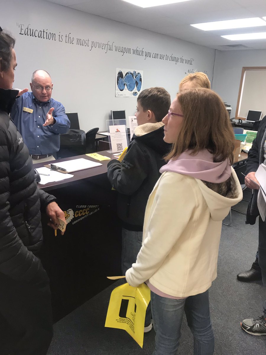 amronnebaum's tweet photo. FRMS student leaders on a scavenger hunt to explore the CCCC campus. #avid #studentleaders #frmstroopers https://t.co/wn4ZoeMmh4