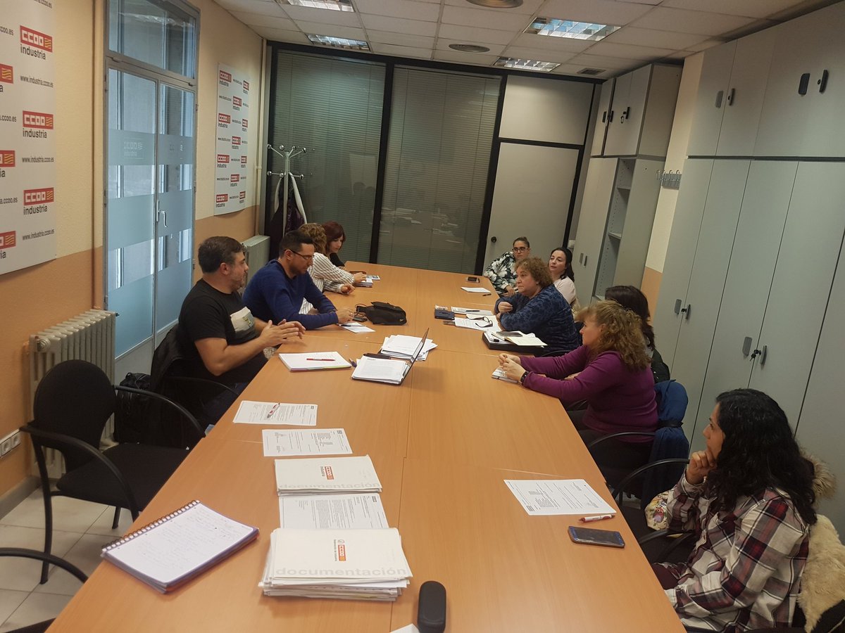 cehohi's tweet photo. Hoy hemos constituido la coordinadora de #THINKTEXTIL de @Industria_CCOO , objetivo mejorar las condiciones d los trabajadorxs d #zaragoza #barcelona #guadalajara y #vigo #salarios #empleo @FIccooAragon @CexpositoCarmen https://t.co/WrZiNPCwnM