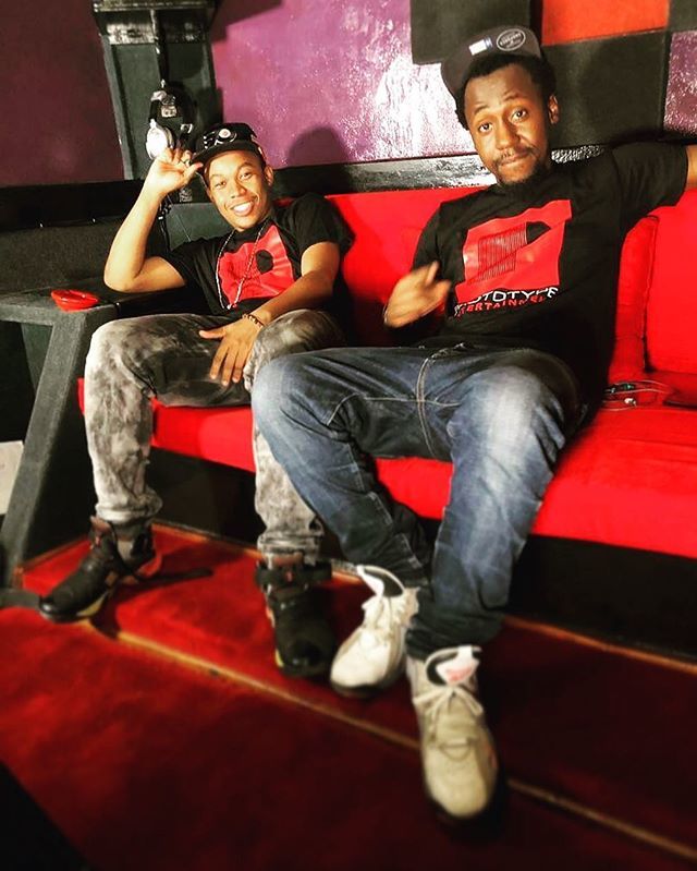 Cliowen's tweet photo. Jis Pou Street 🔥 @blayzmatiq 7 Dec 🔥 the street is watching 👀 #PrototypeEnt #KominoteMov #KominoteLov #PurpleFlag #Bakaloke #Haiti 🇭🇹 #HipHop #Rap #Music @dedy_styl @prototype_nt https://t.co/ger06HHQmi https://t.co/5IilyGZFnM