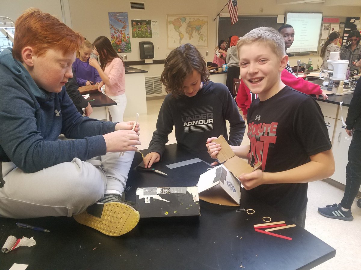 HannahWitzig's tweet photo. Today 7th grade life science students used their knowledge of how the skeletal and muscular systems interact to build workable prosthetic arms! https://t.co/eIZ2xr9jfU