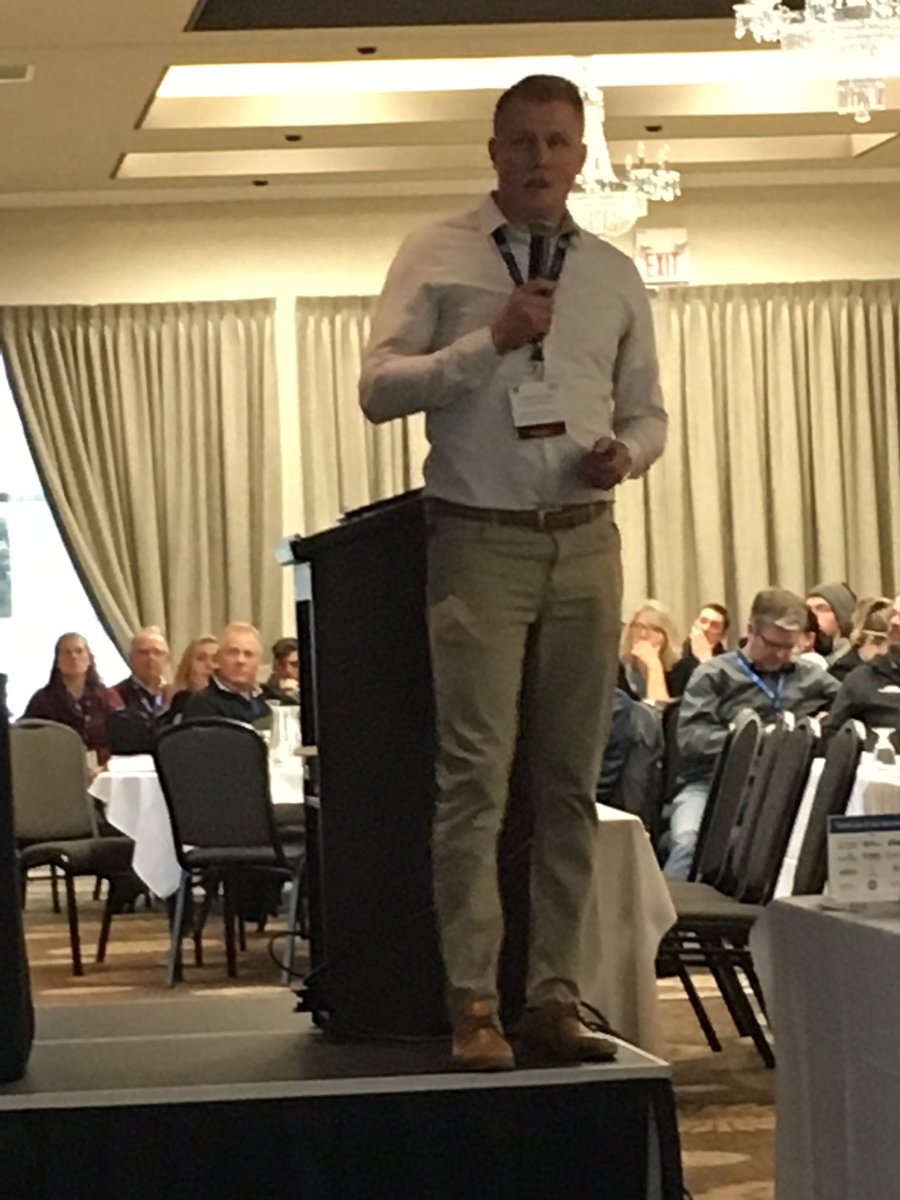 OntarioVeal's tweet photo. Aaron Keunen @AaronKeunen @MapleviewAgri shares how benchmarking motivates their team members through performance and education #HCC2018 https://t.co/qwtnQRckXr