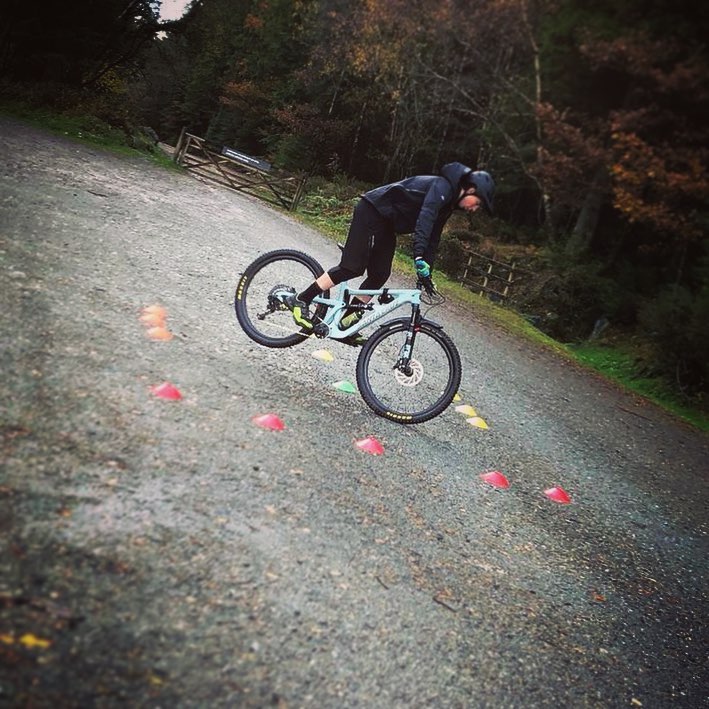 Get ready for those tight alpine switchbacks, keeping these skills practised is a must.👍#endoturn #abmg #eomtbing #MTB #cyclinglifestyle #cyclinglife