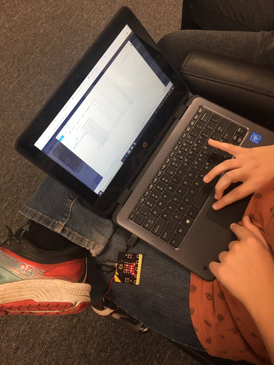 gagne_k's tweet image. Lunch time coding with the Student Ed Tech Crew! #mircobit #exploringtech #studentcrew @BellviewBobcat @GEDSB @GEDSB21C