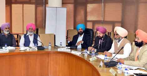 yespunjab's tweet image. ਪੰਜਾਬ ਸਰਕਾਰ ਪਰਾਲੀ ਸਾੜਣ ਵਾਲੇ ਕਿਸਾਨਾਂ ਨਾਲ ਰਾਬਤਾ ਕਾਇਮ ਕਰਕੇ ਸੁਝਾਅ ਮੰਗੇਗੀ  #Punjab #farmers #paddystraw
ow.ly/tFu330mLPEx