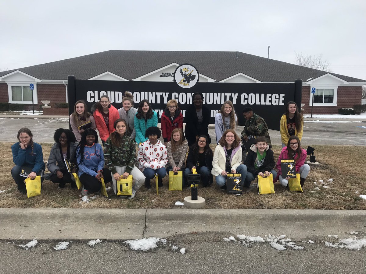 amronnebaum's tweet photo. Student Leaders under the T-Bird #frmstroopers https://t.co/Ere3hfUjeY