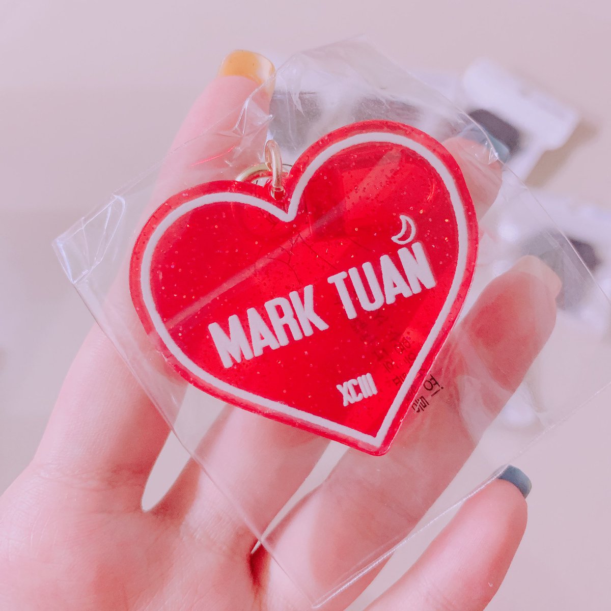 tuangongzi's tweet photo. 맠에어팟과 키링을 싱가폴에서 잘 도착했어요^^ 진짜 @babybirdynana 덕분에 구매할수있어요ㅠㅠ 넘 고마워요 나나쌔님🥰💖 그리고 예쁜 굿즈 만들었어 감사합니다 @markairpod 님~^^ https://t.co/94Wauuh3kL