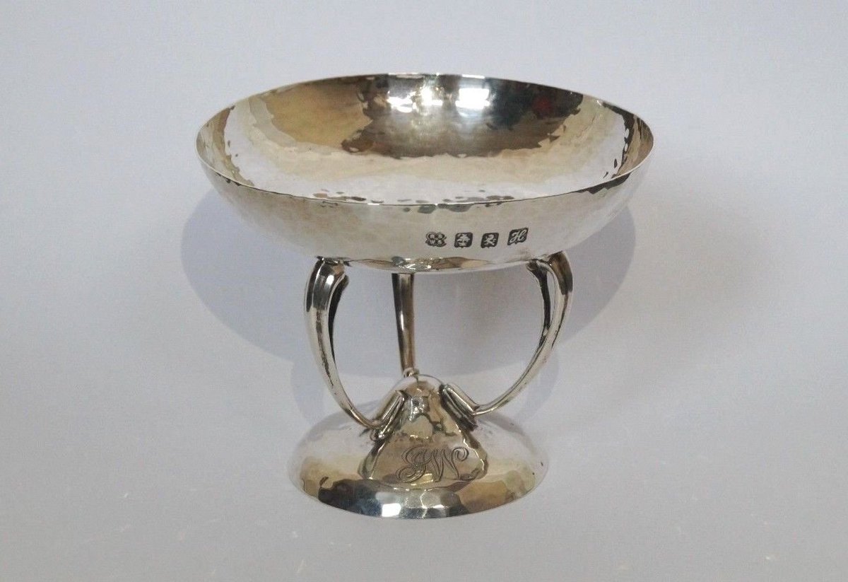 SimplyCLtd's tweet image. This stunning sterling silver stem/bon bon dish comes in great condition for it's age. Fully hallmarked by R &amp;amp; W Sorley - Glasgow - 1904

#Silver #silverdish #antique #antiques #antiquering #gift #uniquegifts #ebay #ebayshop #Glasgow 

ebay.us/9cUWlM via @eBay_UK