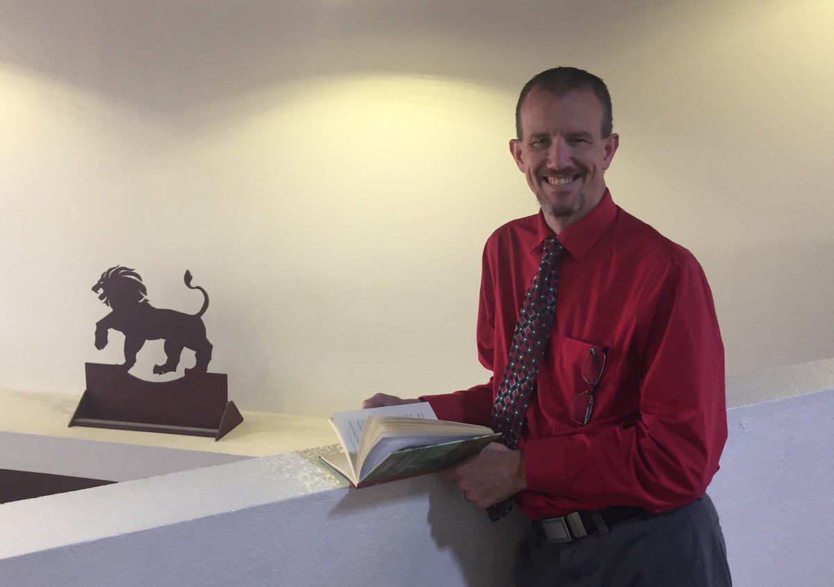 Earlier this month LCS' Lyceum Principal, Pete Boylan, participated in National Young Readers Week, a week celebrating the importance of reading across the country!

Thank you for helping to foster a love of reading in our students Mr. Boylan!

#YoungReaders #NYRW #leadbyexample