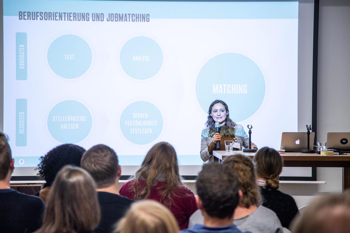 NextMediaHH's tweet photo. "Kreativ, teamfähig, motiviert." Personaler spielen viel zu oft Bullshit-Bingo. Dagegen wollen @MathildeCabenda und Imke Weerts (@zeitonline) mit dem innovativen Matching-Algorithmus von BOA vorgehen. #mib18 #dasmitmedien #berufsorientierung https://t.co/gVYfq6I5Iz