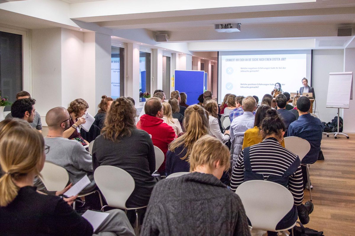 NextMediaHH's tweet photo. "Kreativ, teamfähig, motiviert." Personaler spielen viel zu oft Bullshit-Bingo. Dagegen wollen @MathildeCabenda und Imke Weerts (@zeitonline) mit dem innovativen Matching-Algorithmus von BOA vorgehen. #mib18 #dasmitmedien #berufsorientierung https://t.co/gVYfq6I5Iz